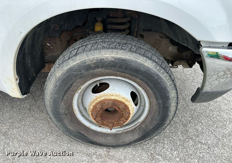 image for item DS2152 2000 Ford F350 Super Duty  flatbed pickup truck