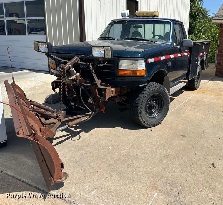 image for item DS2290 1997 Ford F250  utility bed pickup truck