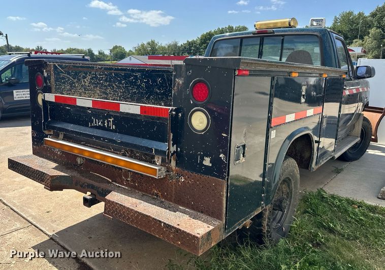 image for item DS2290 1997 Ford F250  utility bed pickup truck