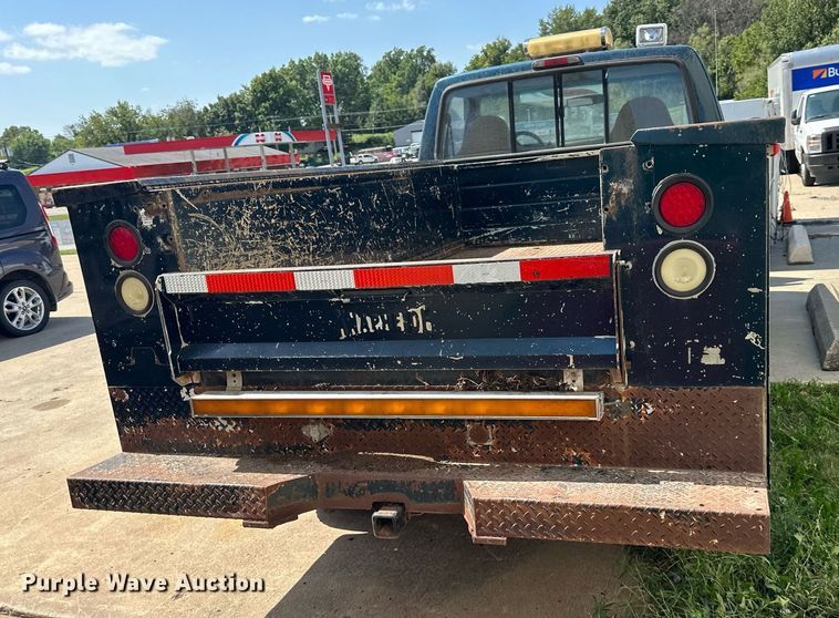 image for item DS2290 1997 Ford F250  utility bed pickup truck