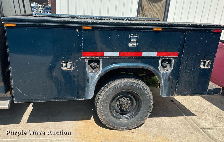 image for item DS2290 1997 Ford F250  utility bed pickup truck