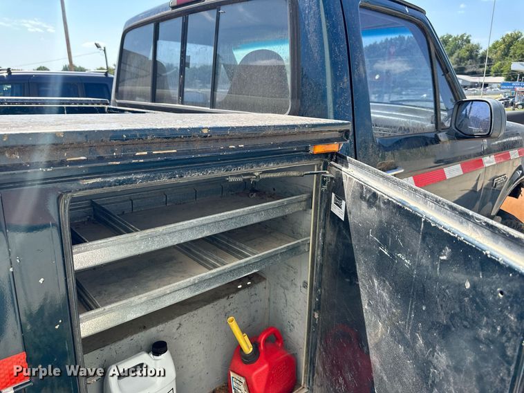 image for item DS2290 1997 Ford F250  utility bed pickup truck