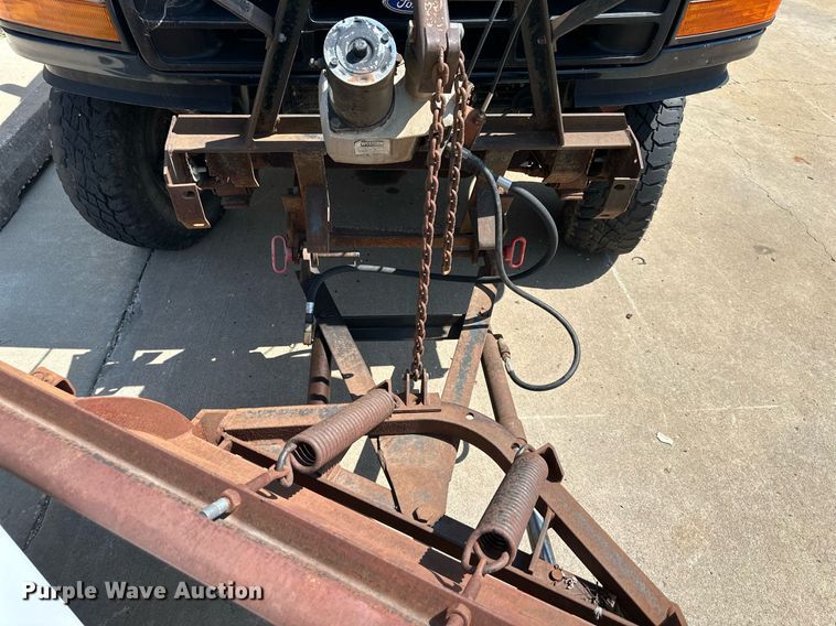 image for item DS2290 1997 Ford F250  utility bed pickup truck