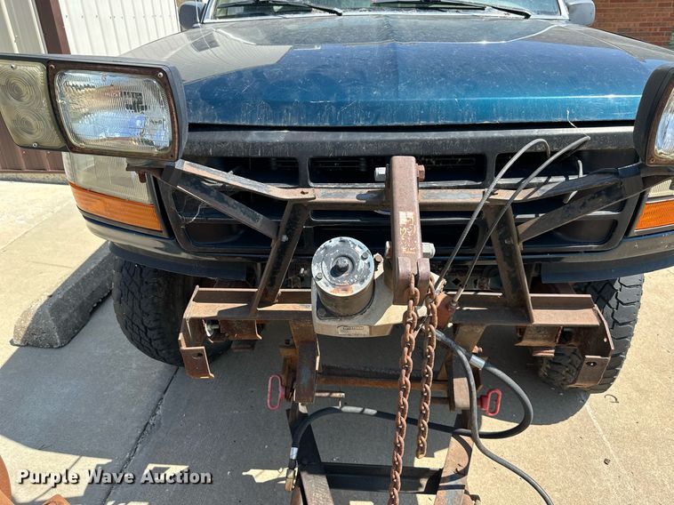 image for item DS2290 1997 Ford F250  utility bed pickup truck