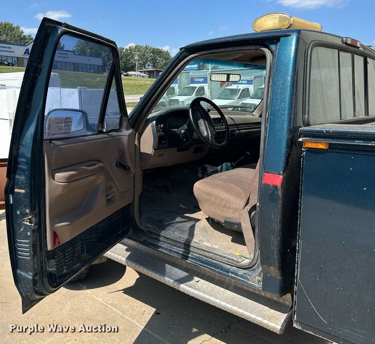 image for item DS2290 1997 Ford F250  utility bed pickup truck