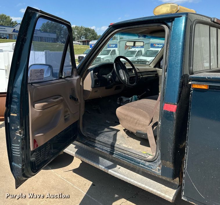 image for item DS2290 1997 Ford F250  utility bed pickup truck