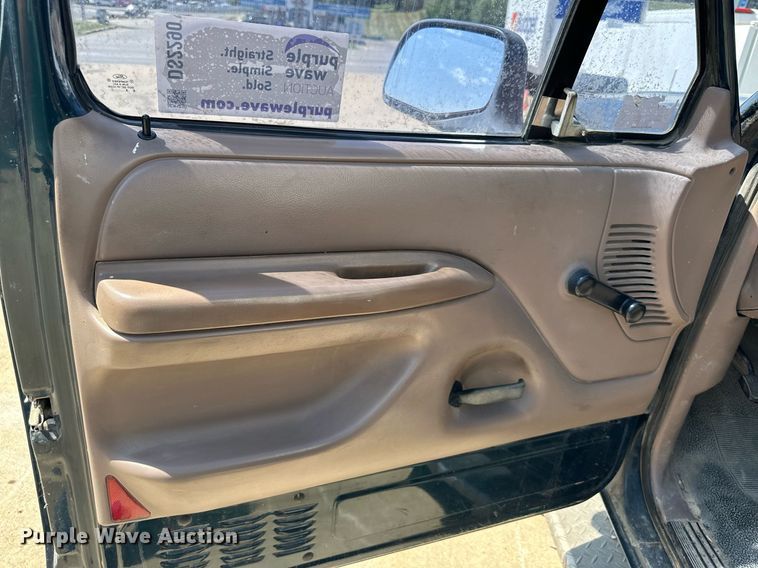 image for item DS2290 1997 Ford F250  utility bed pickup truck