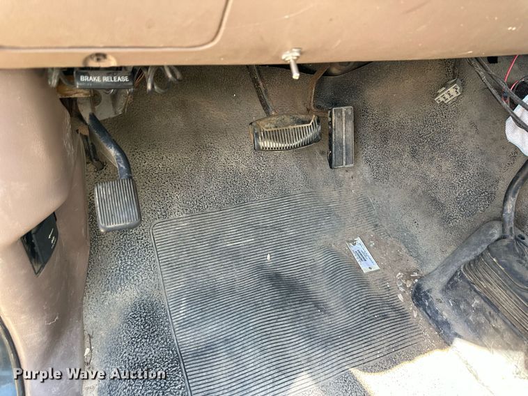 image for item DS2290 1997 Ford F250  utility bed pickup truck