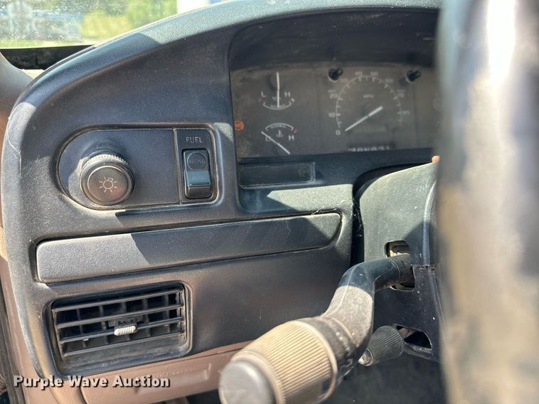 image for item DS2290 1997 Ford F250  utility bed pickup truck