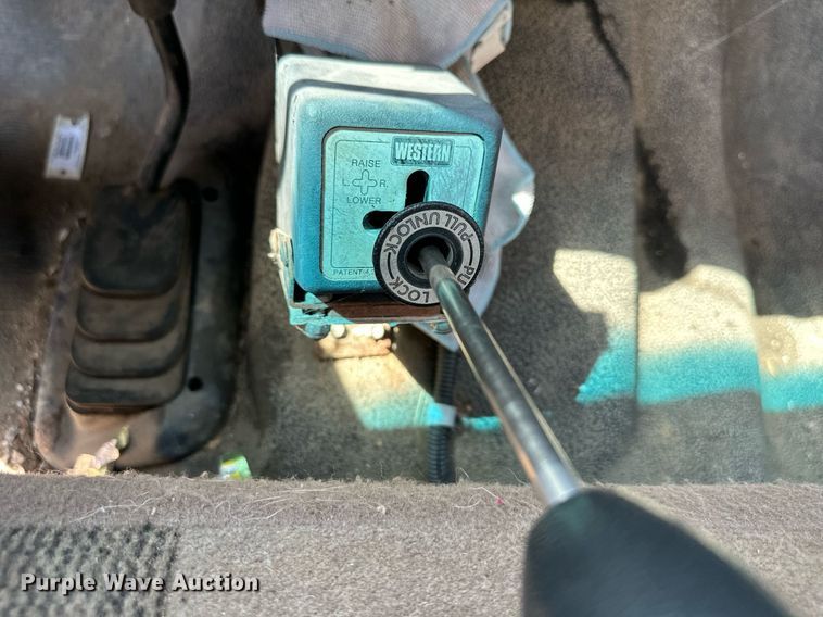 image for item DS2290 1997 Ford F250  utility bed pickup truck