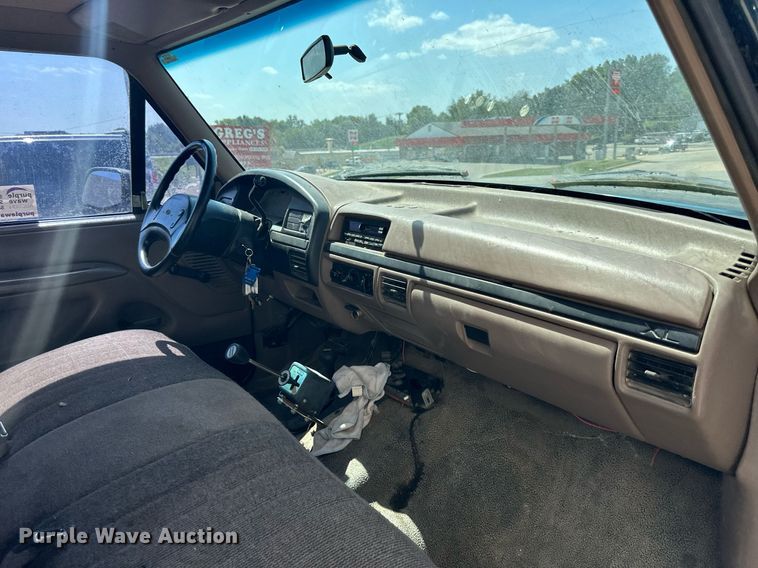 image for item DS2290 1997 Ford F250  utility bed pickup truck