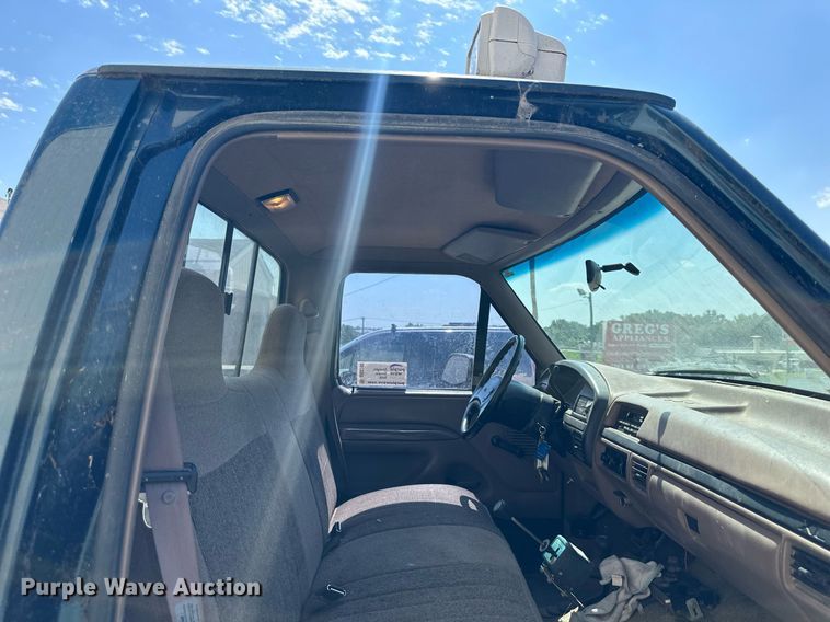 image for item DS2290 1997 Ford F250  utility bed pickup truck