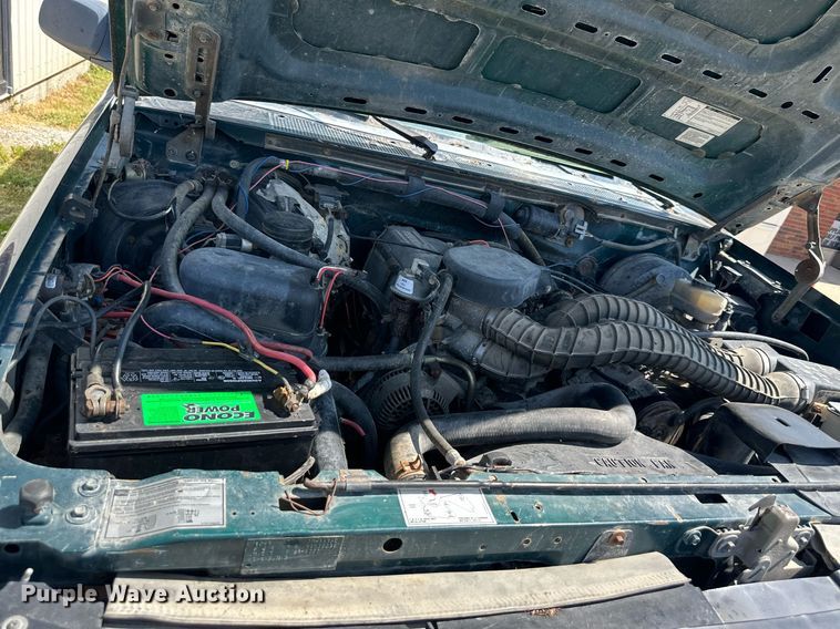 image for item DS2290 1997 Ford F250  utility bed pickup truck