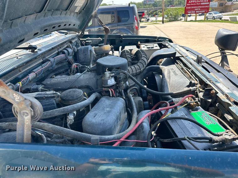 image for item DS2290 1997 Ford F250  utility bed pickup truck