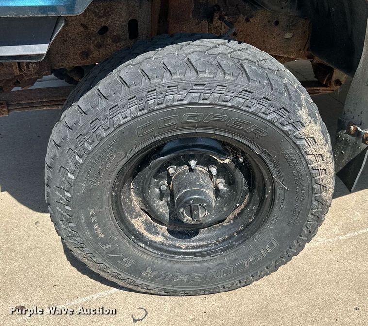 image for item DS2290 1997 Ford F250  utility bed pickup truck