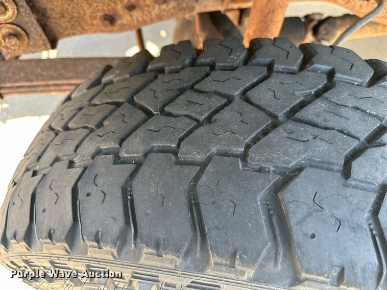 image for item DS2290 1997 Ford F250  utility bed pickup truck