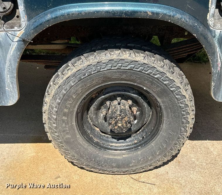 image for item DS2290 1997 Ford F250  utility bed pickup truck