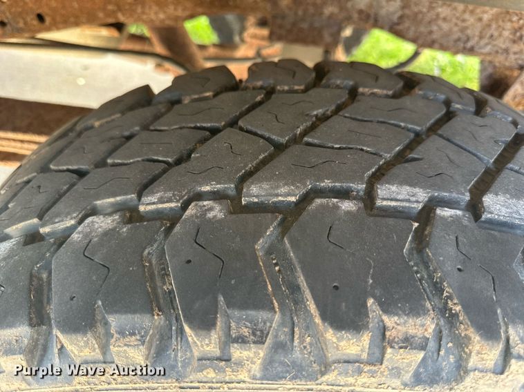 image for item DS2290 1997 Ford F250  utility bed pickup truck