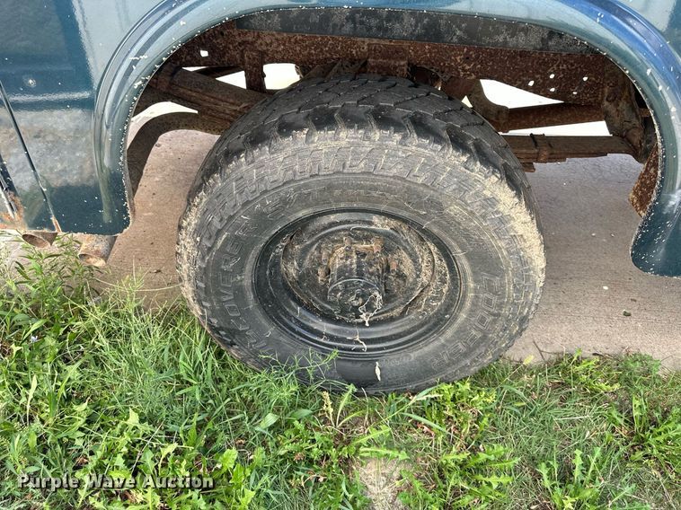 image for item DS2290 1997 Ford F250  utility bed pickup truck