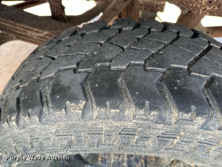 image for item DS2290 1997 Ford F250  utility bed pickup truck