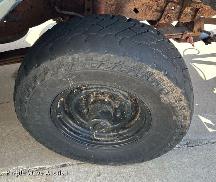 image for item DS2290 1997 Ford F250  utility bed pickup truck