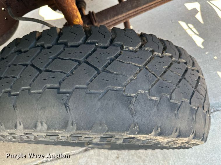 image for item DS2290 1997 Ford F250  utility bed pickup truck