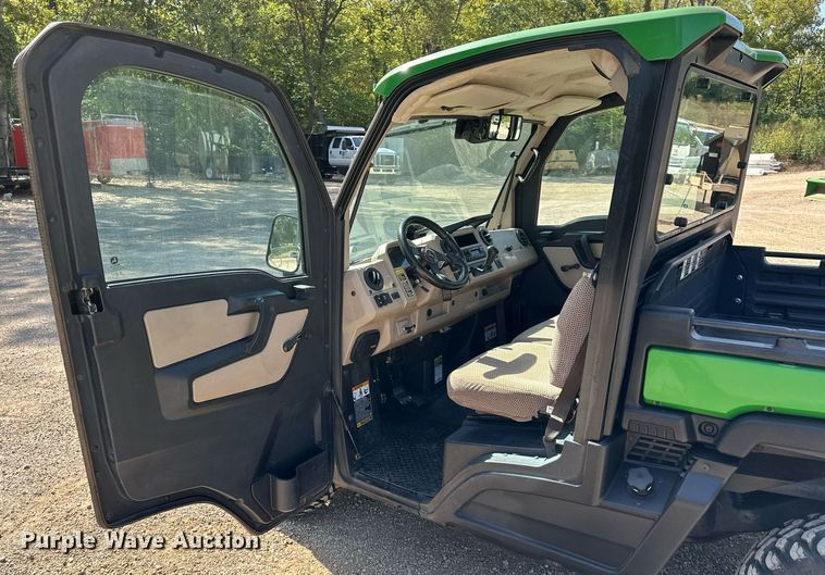 image for item DS2373 2018 John Deere XUV835R  utility vehicle