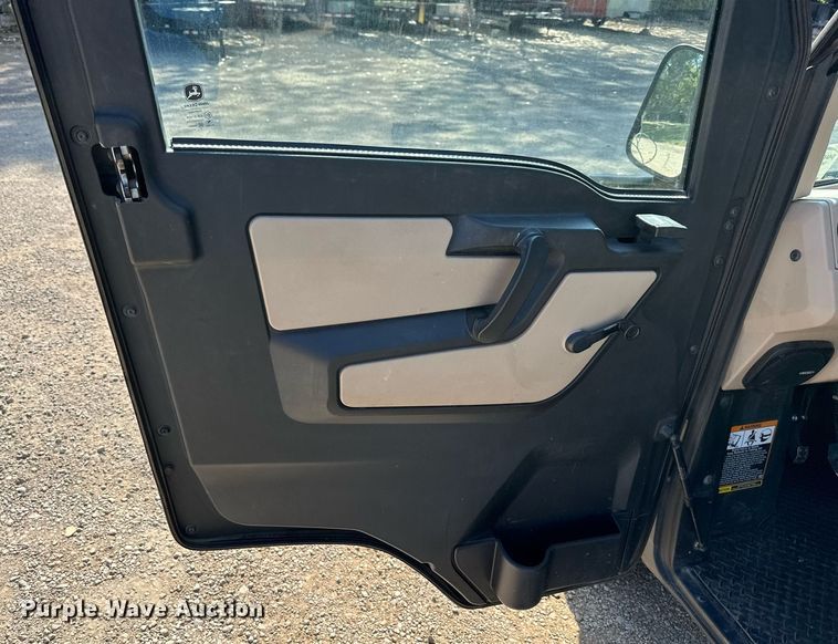 image for item DS2373 2018 John Deere XUV835R  utility vehicle