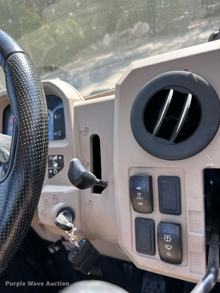 image for item DS2373 2018 John Deere XUV835R  utility vehicle