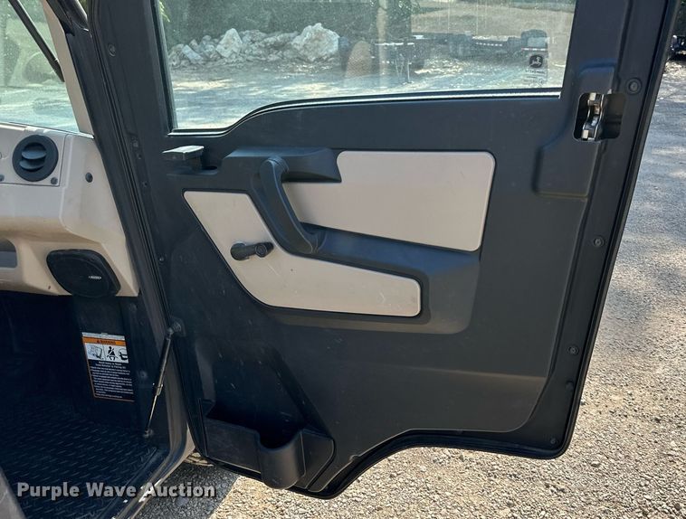 image for item DS2373 2018 John Deere XUV835R  utility vehicle