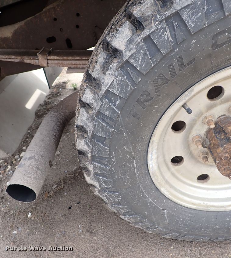 image for item DS7156 1997 Ford F250 HD  SuperCab bale bed pickup truck