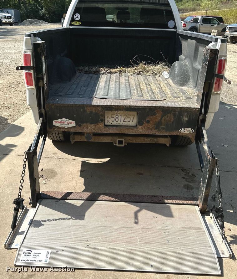 image for item DV1001 Tommy Gate  end gate lift