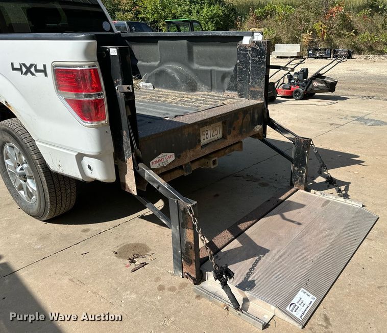 image for item DV1001 Tommy Gate  end gate lift