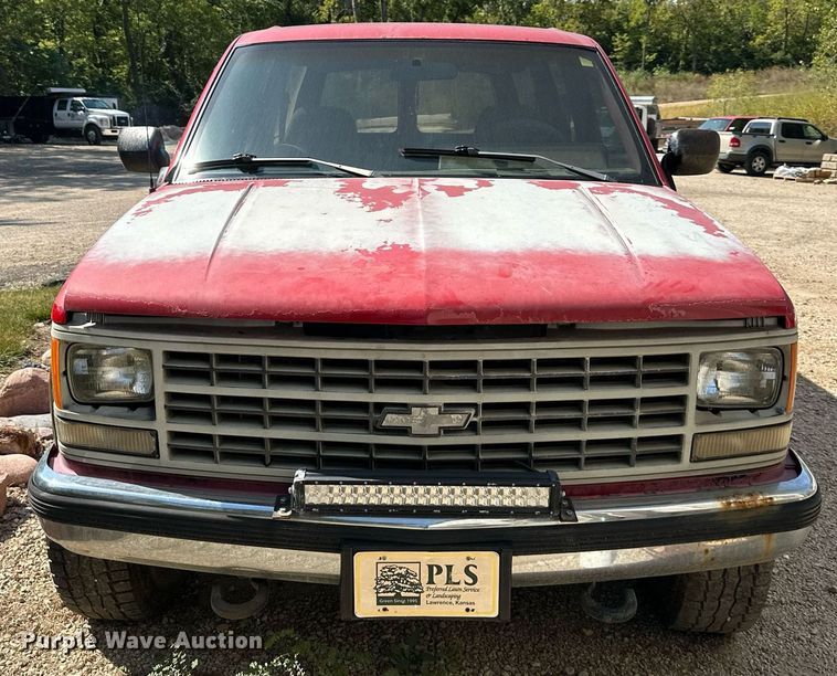 image for item DV1002 1993 Chevrolet Suburban  SUV