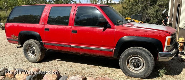 image for item DV1002 1993 Chevrolet Suburban  SUV