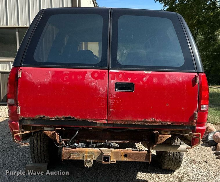 image for item DV1002 1993 Chevrolet Suburban  SUV