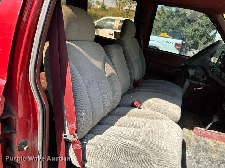 image for item DV1002 1993 Chevrolet Suburban  SUV