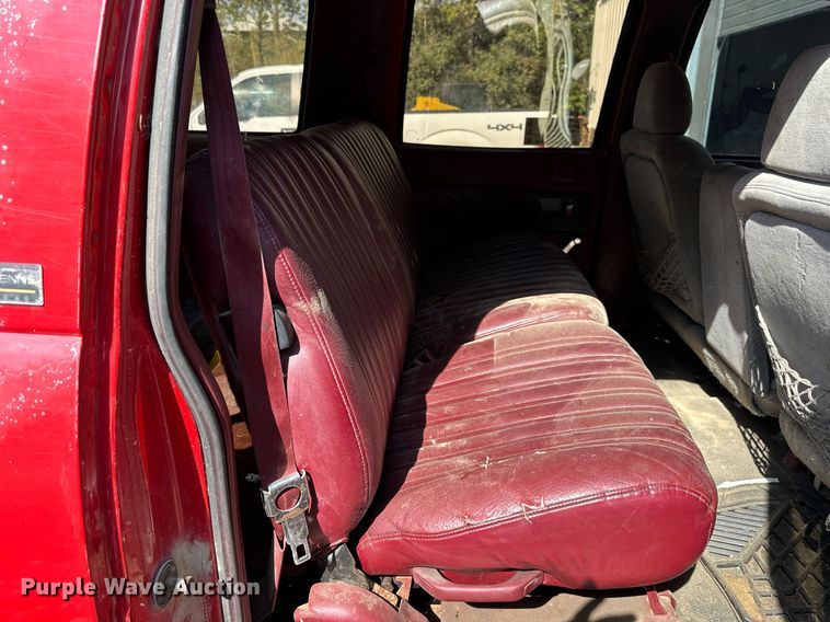 image for item DV1002 1993 Chevrolet Suburban  SUV