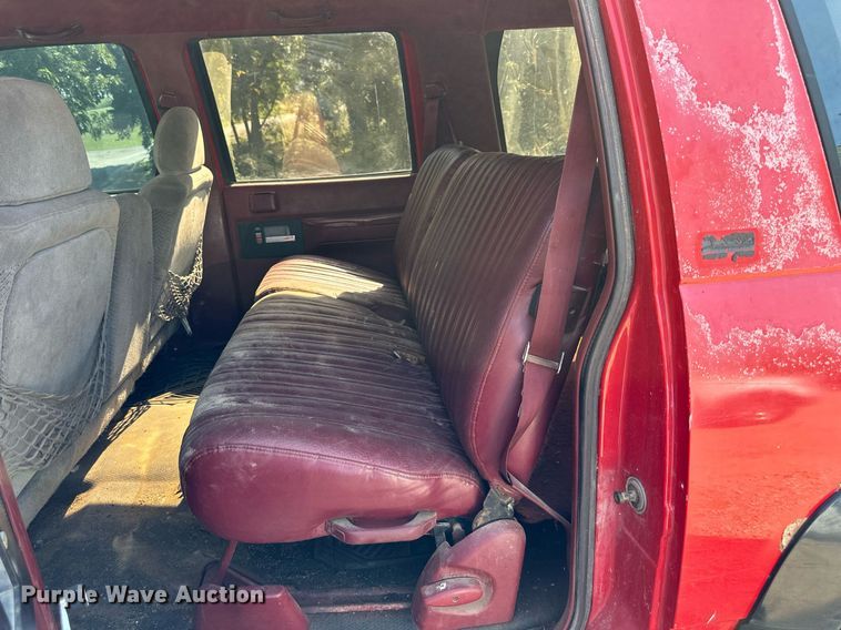 image for item DV1002 1993 Chevrolet Suburban  SUV