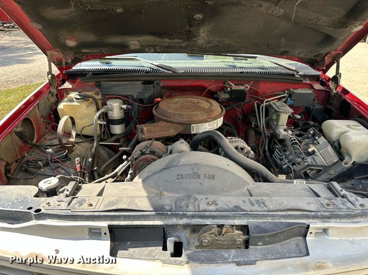 image for item DV1002 1993 Chevrolet Suburban  SUV