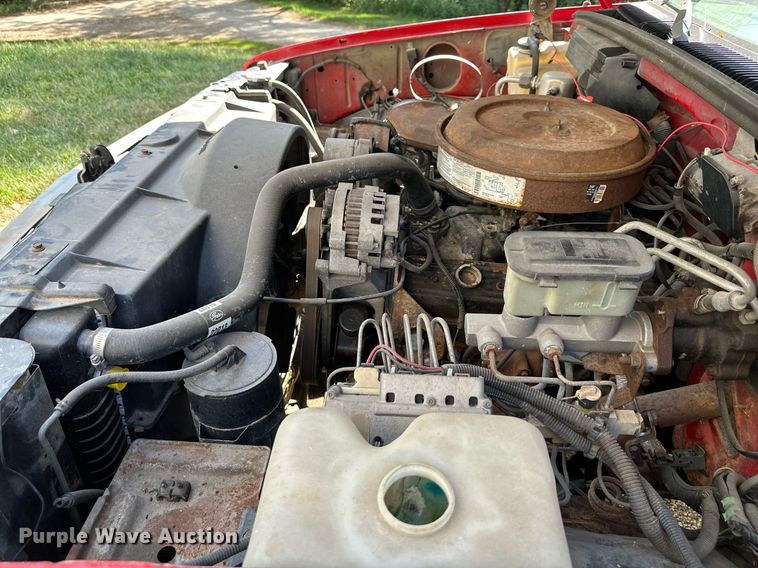 image for item DV1002 1993 Chevrolet Suburban  SUV