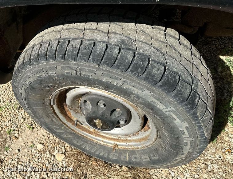 image for item DV1002 1993 Chevrolet Suburban  SUV