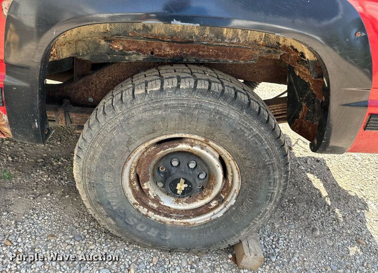 image for item DV1002 1993 Chevrolet Suburban  SUV