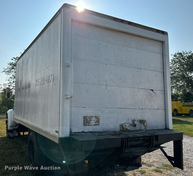 image for item DV1004 1990 International 4600 box truck