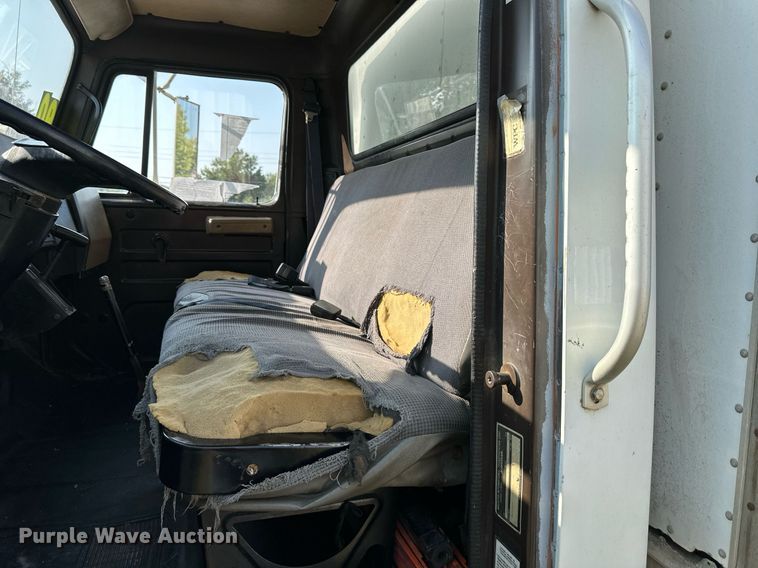 image for item DV1004 1990 International 4600 box truck