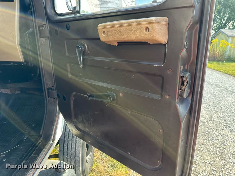 image for item DV1004 1990 International 4600 box truck