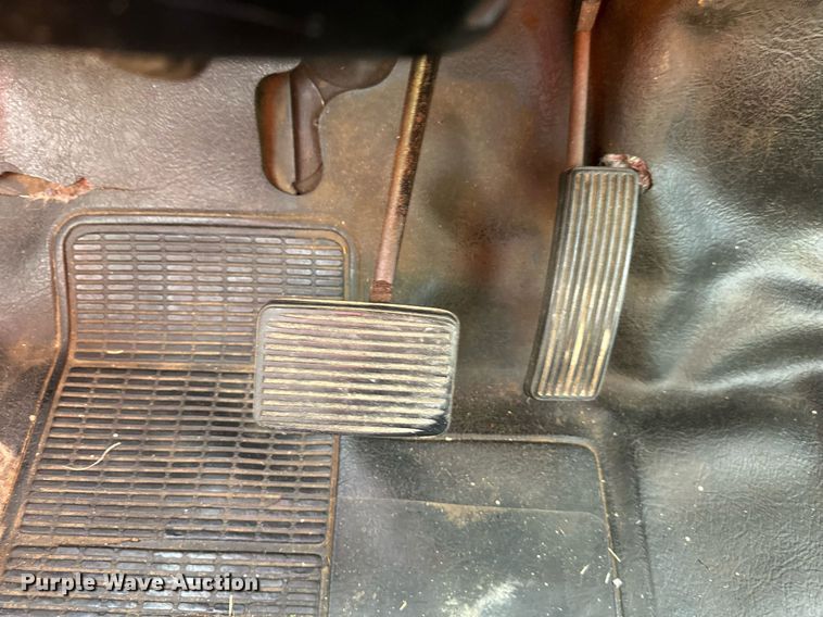 image for item DV1004 1990 International 4600 box truck