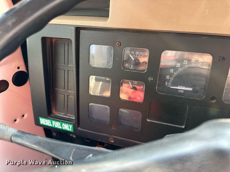 image for item DV1004 1990 International 4600 box truck