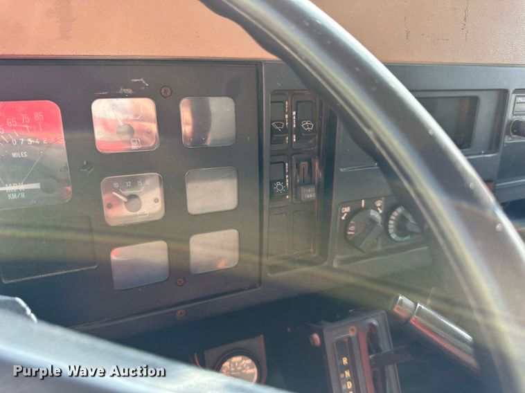 image for item DV1004 1990 International 4600 box truck