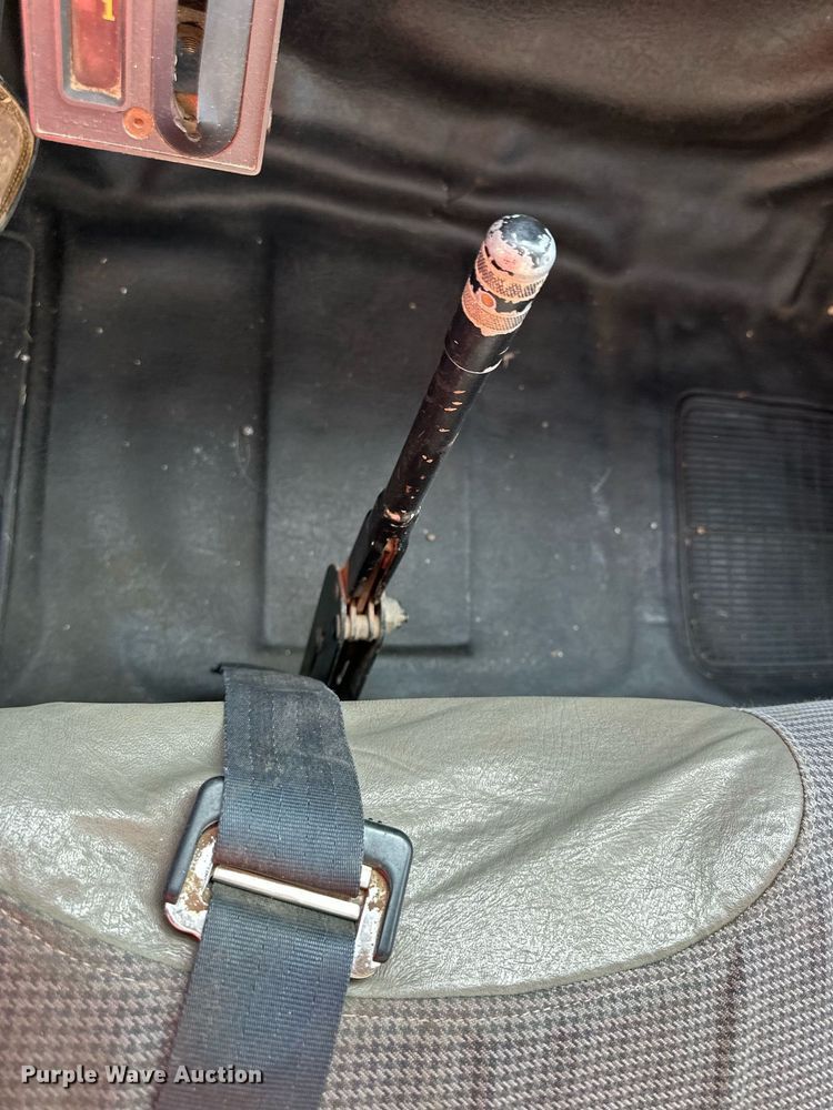 image for item DV1004 1990 International 4600 box truck